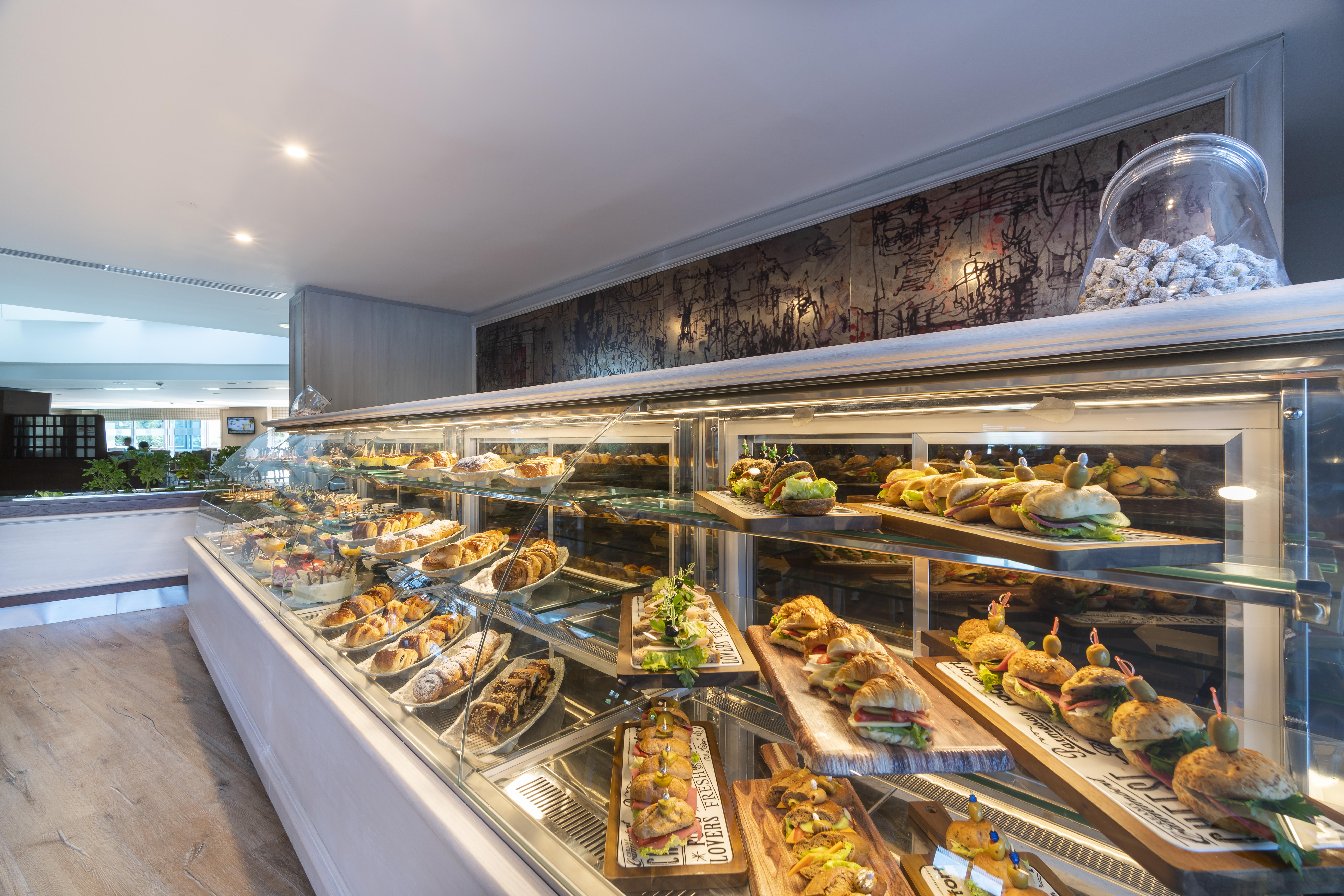 コンコルド デラックス リゾート【ウルトラオールインクルーシブ】 アンタルヤ エクステリア 写真 A display case of Italian pastries
