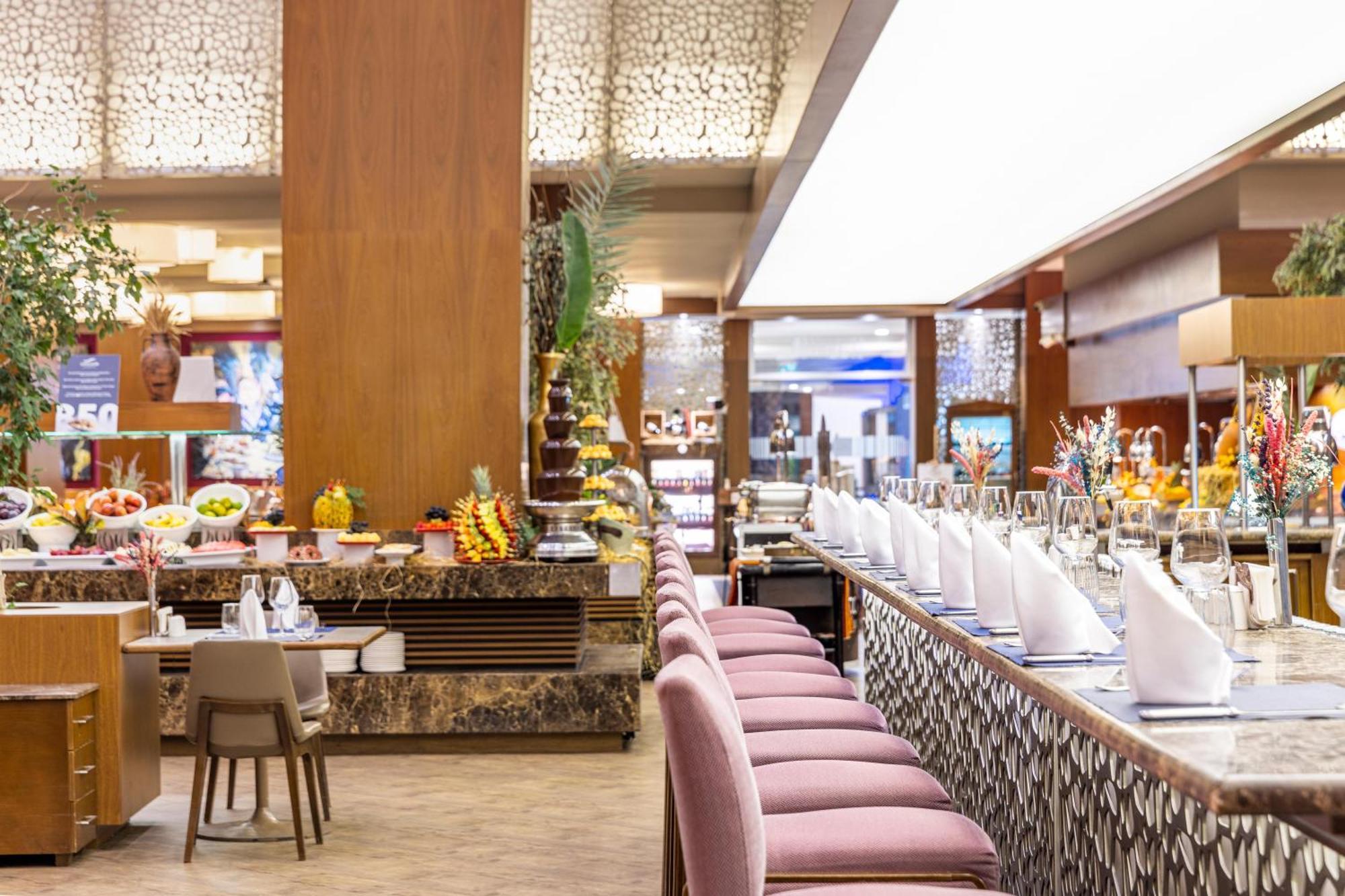 コンコルド デラックス リゾート【ウルトラオールインクルーシブ】 アンタルヤ エクステリア 写真 The buffet at the MGM Grand