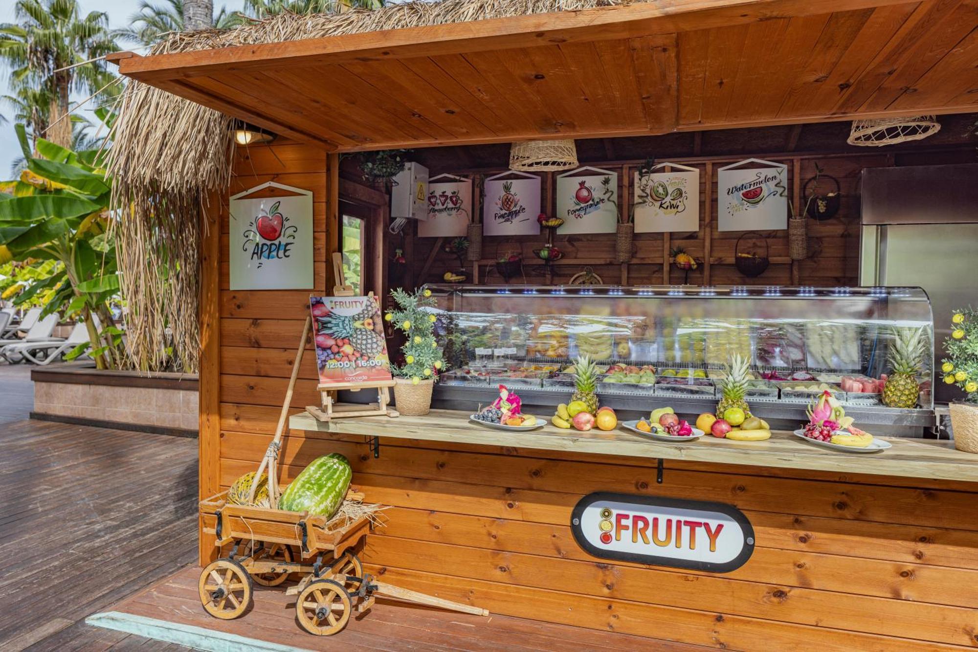 コンコルド デラックス リゾート【ウルトラオールインクルーシブ】 アンタルヤ エクステリア 写真 A fruit stand in the resort