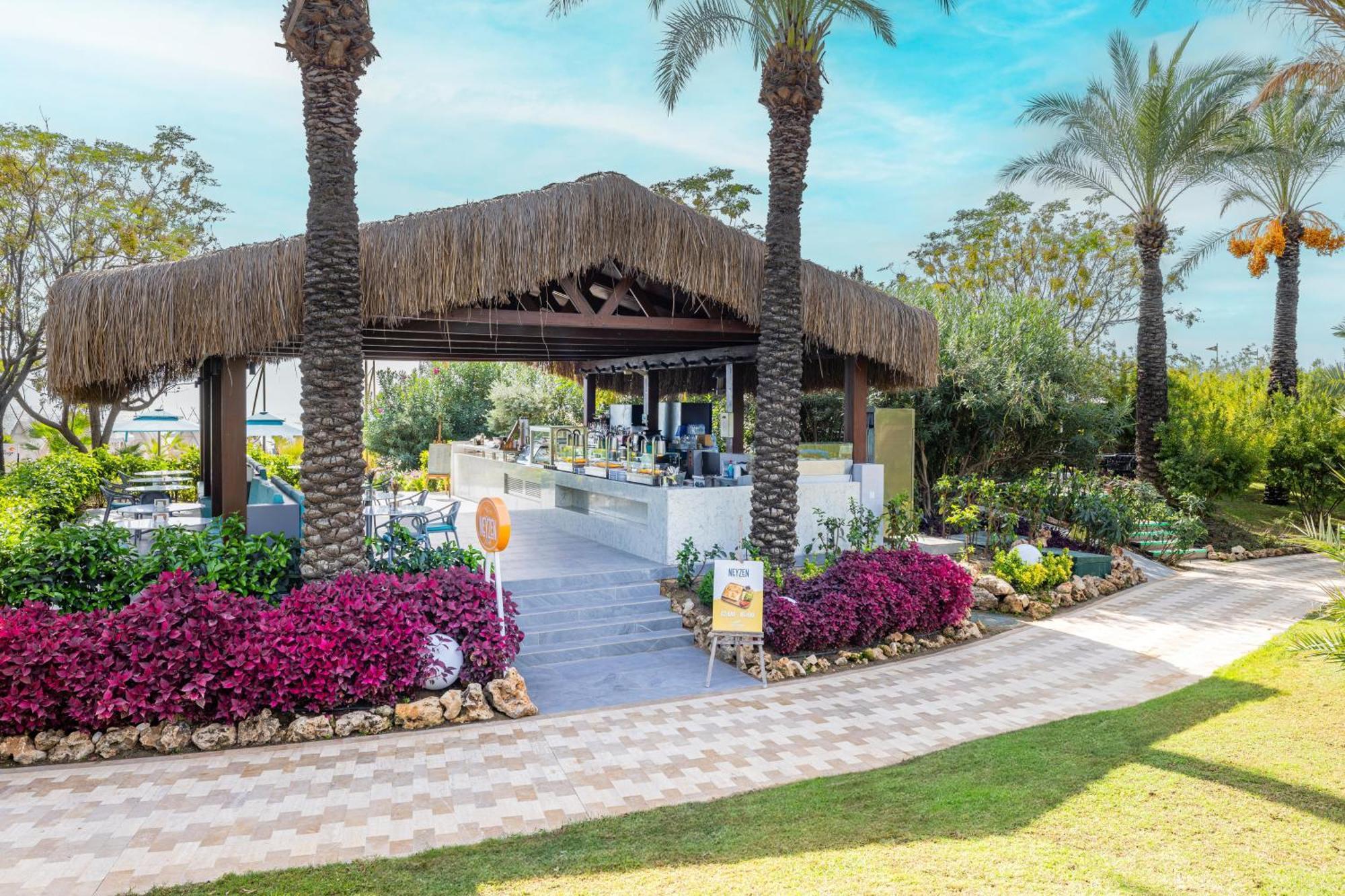 コンコルド デラックス リゾート【ウルトラオールインクルーシブ】 アンタルヤ エクステリア 写真 The entrance to the resort